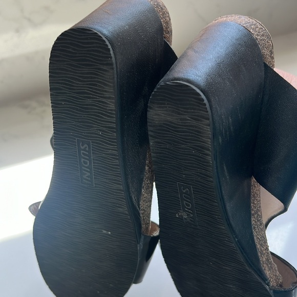 Black leather and patten leather wedges - Picture 3 of 3